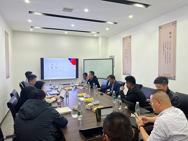 湖南購及得供應鏈有限公司總經理何建鋒會上分享